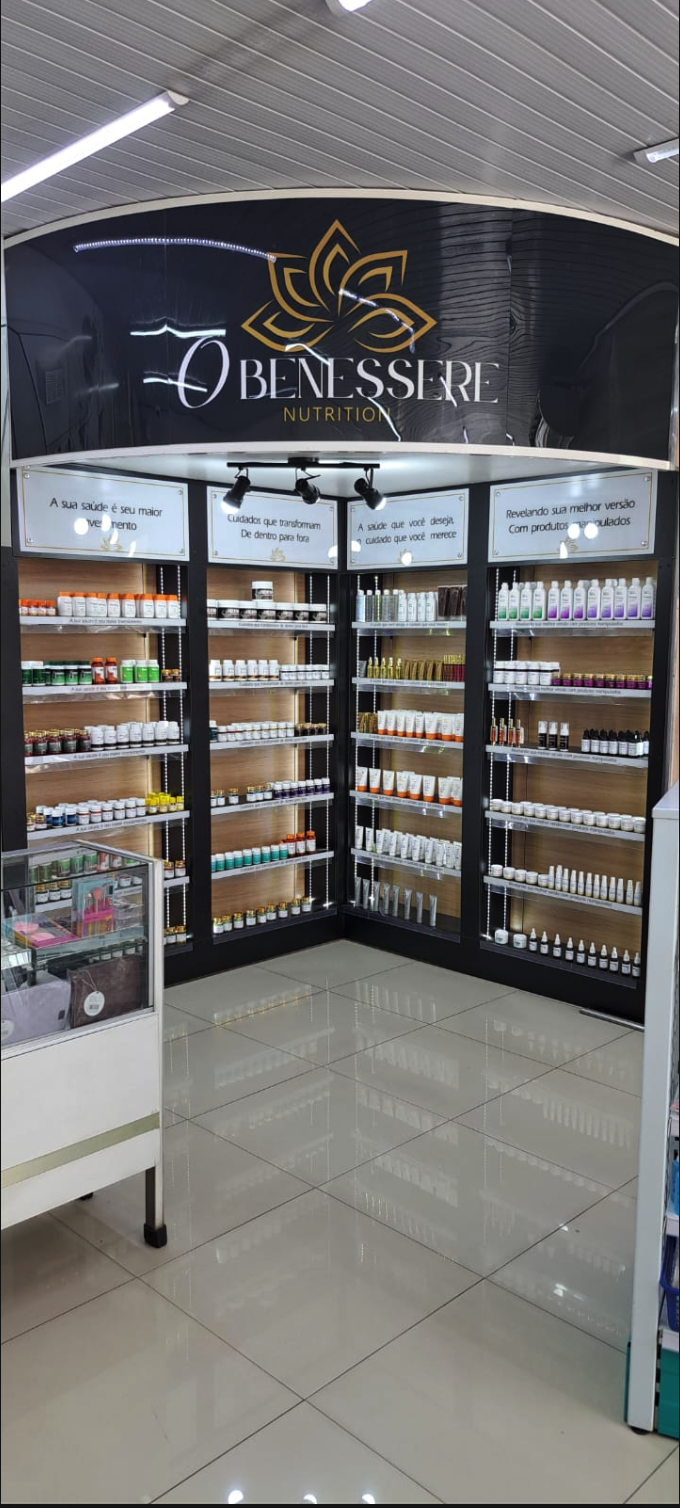 Espaço de produtos manipulados da Farmácia Drogamar